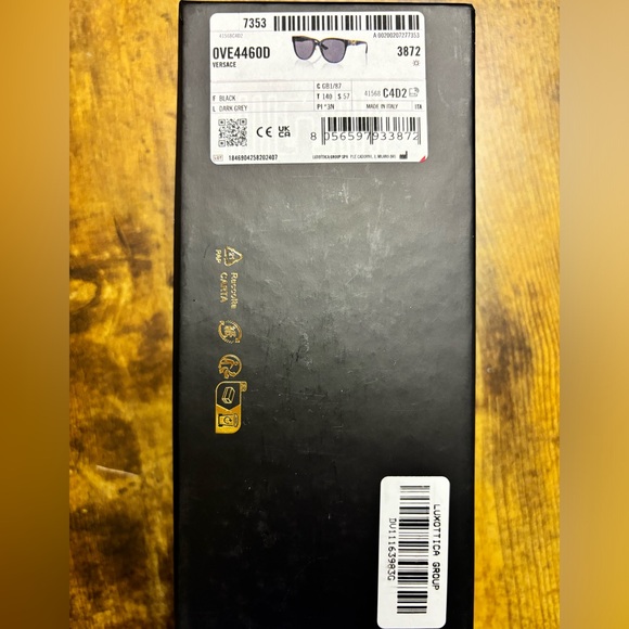Authentic Versace Sungasses - Picture 6 of 10
